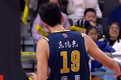 PG-广厦男篮训练开放日,最后时刻主帅复盘引观众欢呼,NBA总决赛在即,轮换策略被讨论的简单介绍